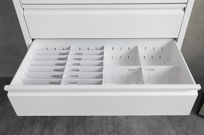 內建抽屜分格板，可調整分格大小是折衣族最愛的商品！