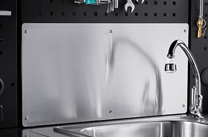水槽櫃採用304不銹鋼擋水板