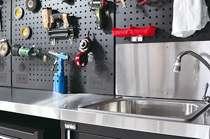 工作站搭配不鏽鋼水槽可方便隨時清潔